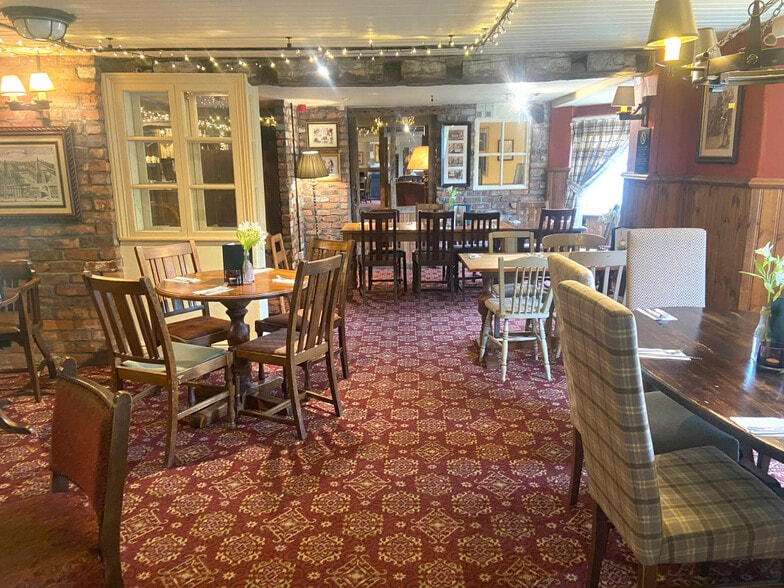 1 Auchenkilns Park, Cumbernauld to rent - Building Photo - Image 3 of 8