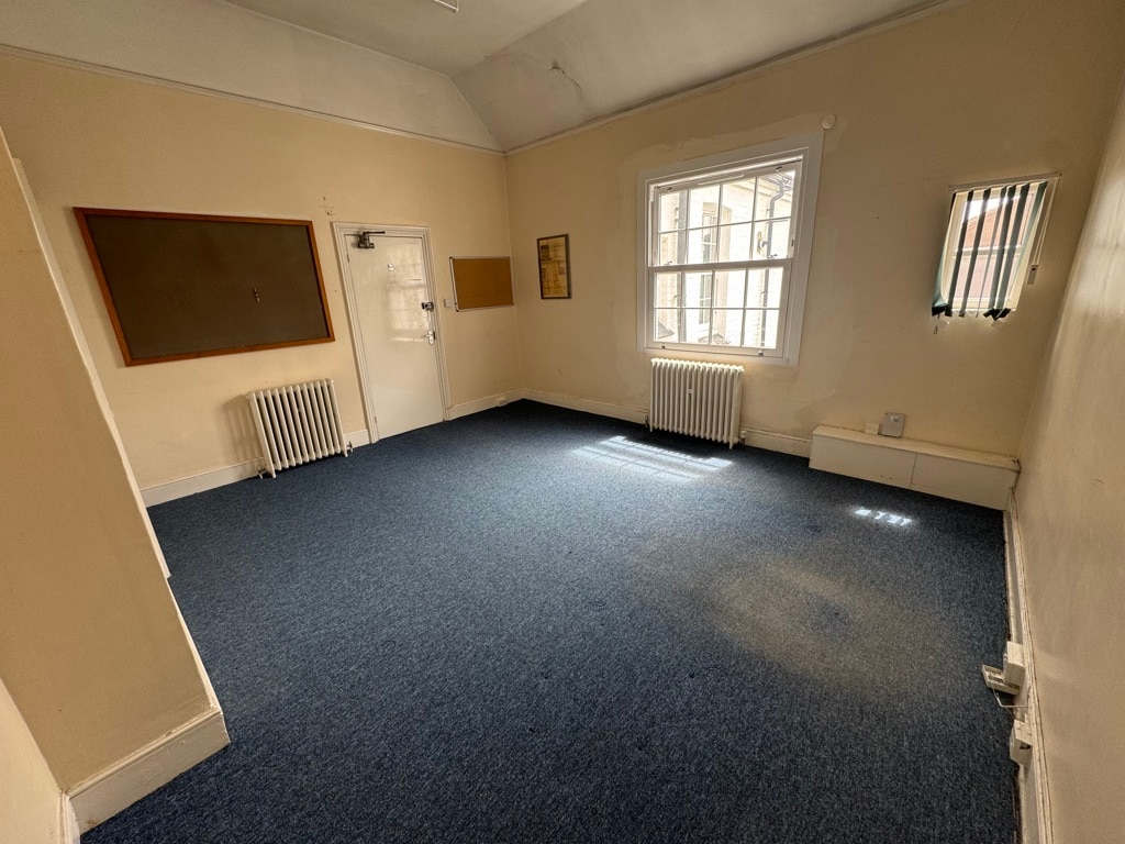 3-7 Grove Pl, Bedford to rent Interior Photo- Image 1 of 2