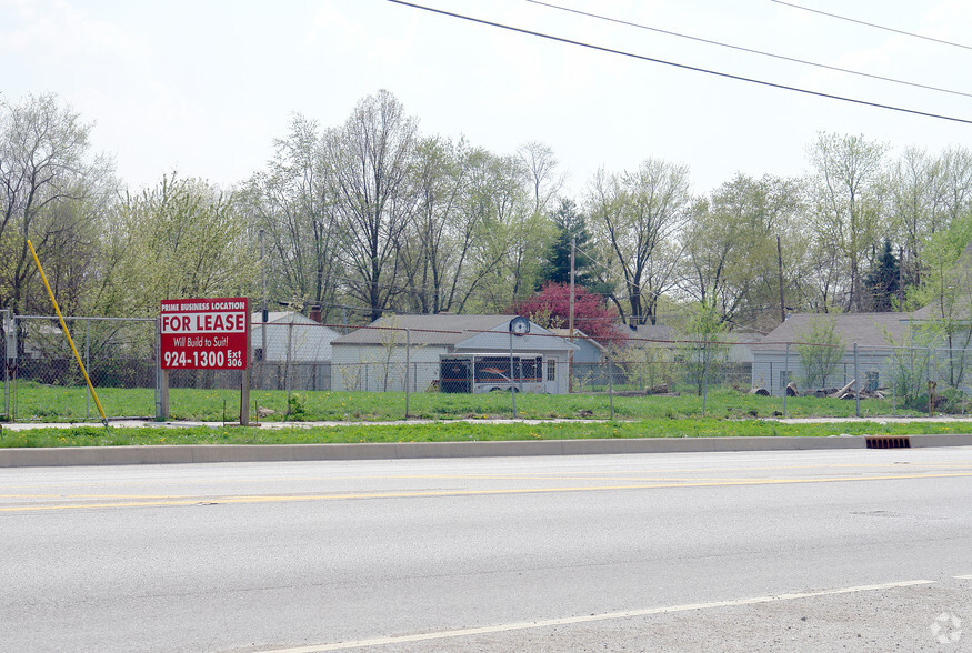 4811 W Smith Valley Rd, Greenwood, IN for rent - Primary Photo - Image 1 of 2