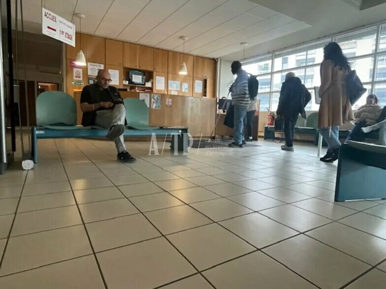 Retail in Bordeaux for sale - Lobby - Image 3 of 9