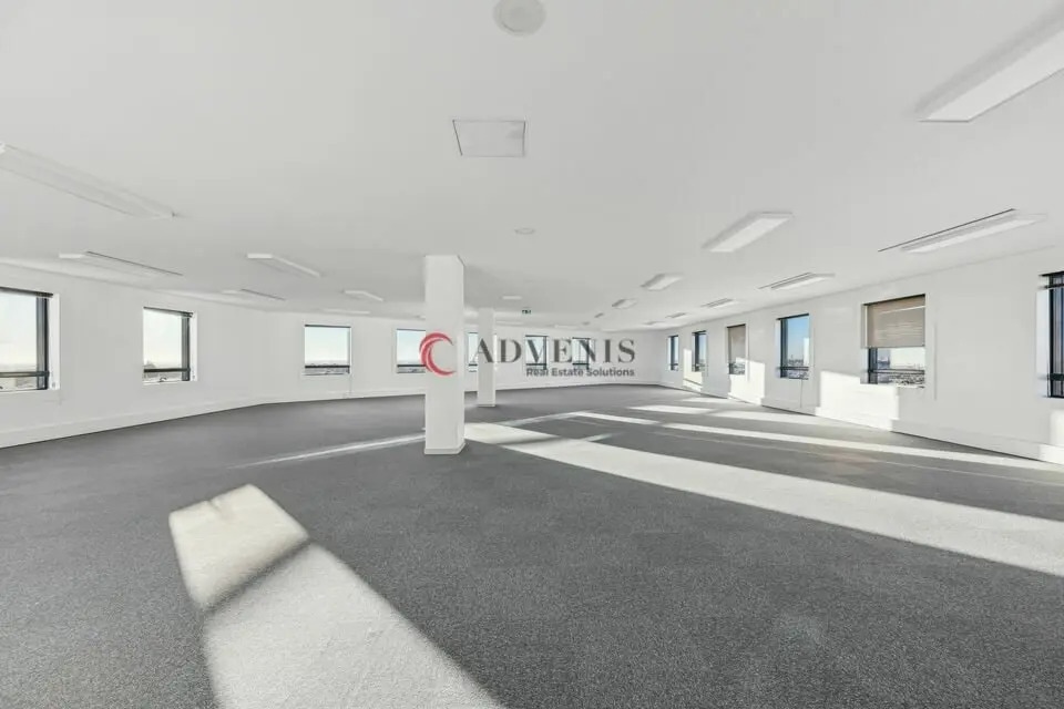 Office in Noisy-le-Grand to rent Building Photo- Image 1 of 4