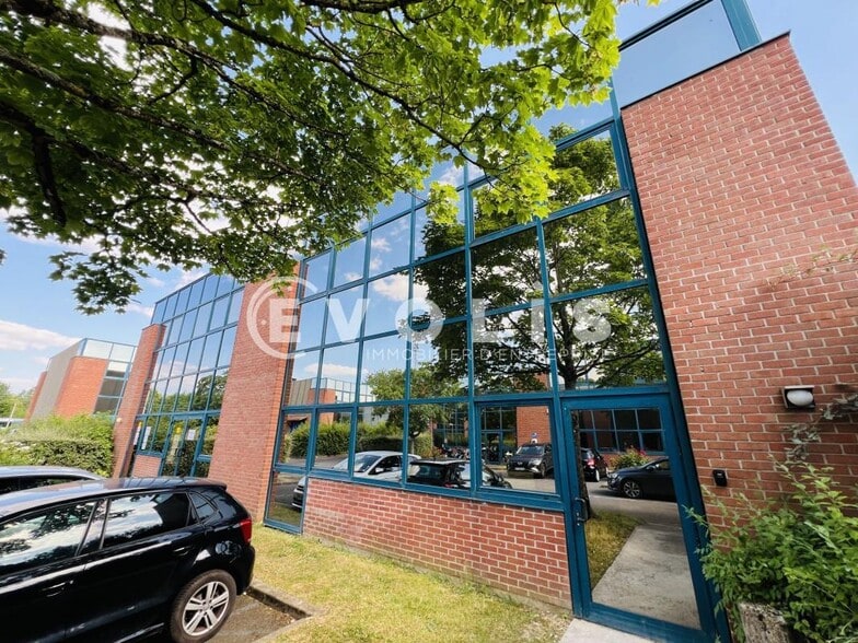 Office in Savigny-le-Temple to rent - Building Photo - Image 2 of 11