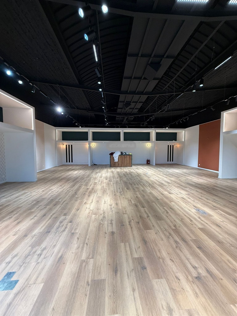 Retail in Drancy to rent Interior Photo- Image 1 of 3