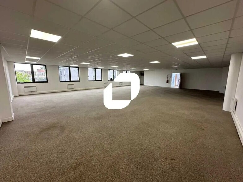 Light Industrial in Argenteuil to rent - Interior Photo - Image 3 of 17