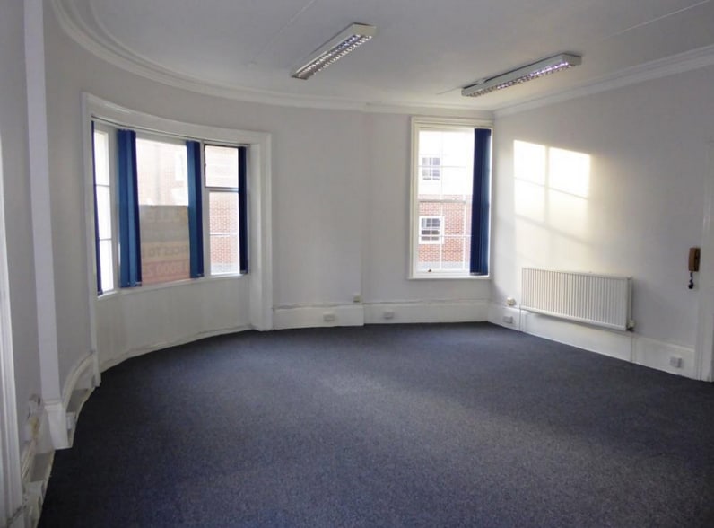 1 Canute Rd, Southampton to rent - Interior Photo - Image 3 of 5