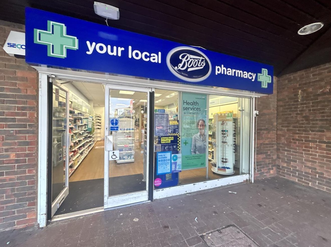 29 Tangley Park Rd, Hampton for sale Building Photo- Image 1 of 1