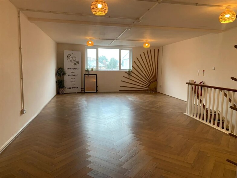 14 Bridge Pl, Worksop to rent - Interior Photo - Image 2 of 6