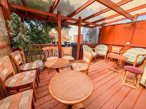 107 Wellesley Rd, Clacton On Sea for sale - Interior Photo - Image 3 of 35