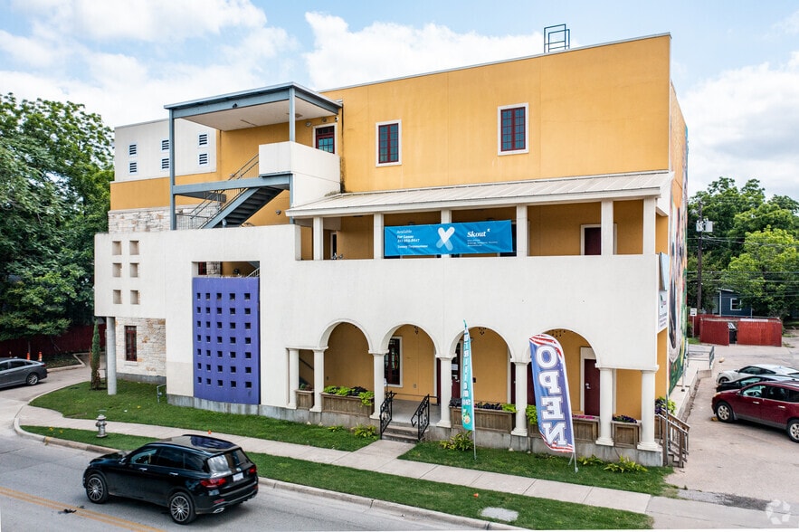 1901 E Cesar Chavez St, Austin, TX to rent - Building Photo - Image 2 of 21