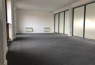 221 High St, Hampton to rent Interior Photo- Image 2 of 4