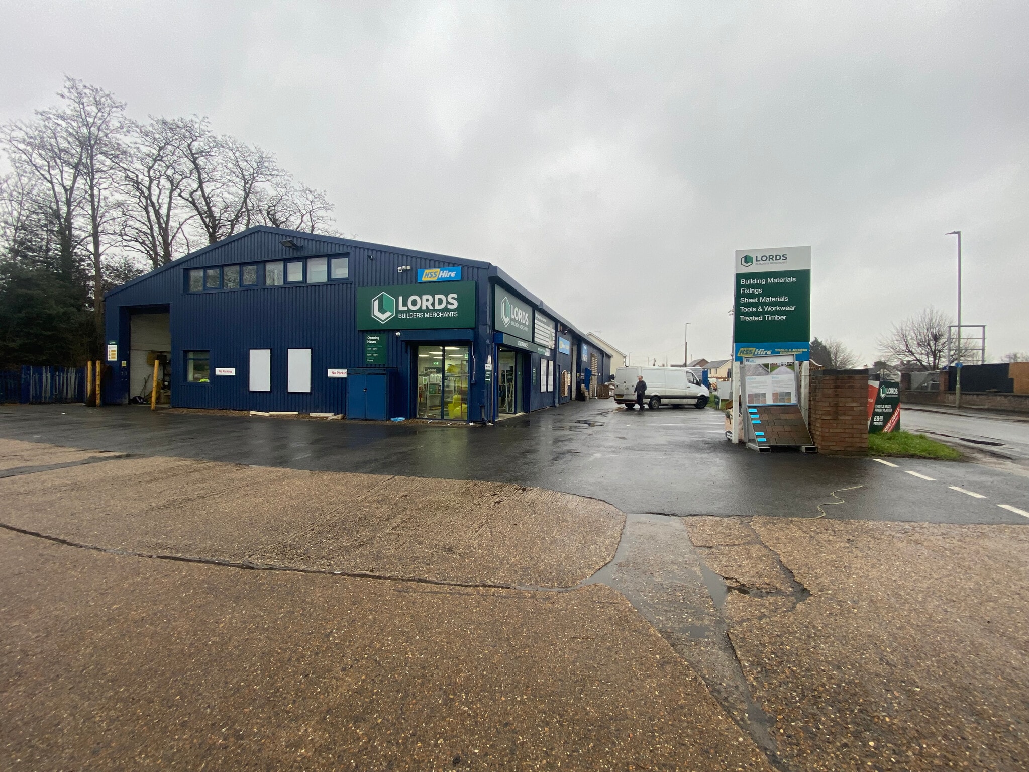 120 Oyster Ln, West Byfleet to rent Primary Photo- Image 1 of 12