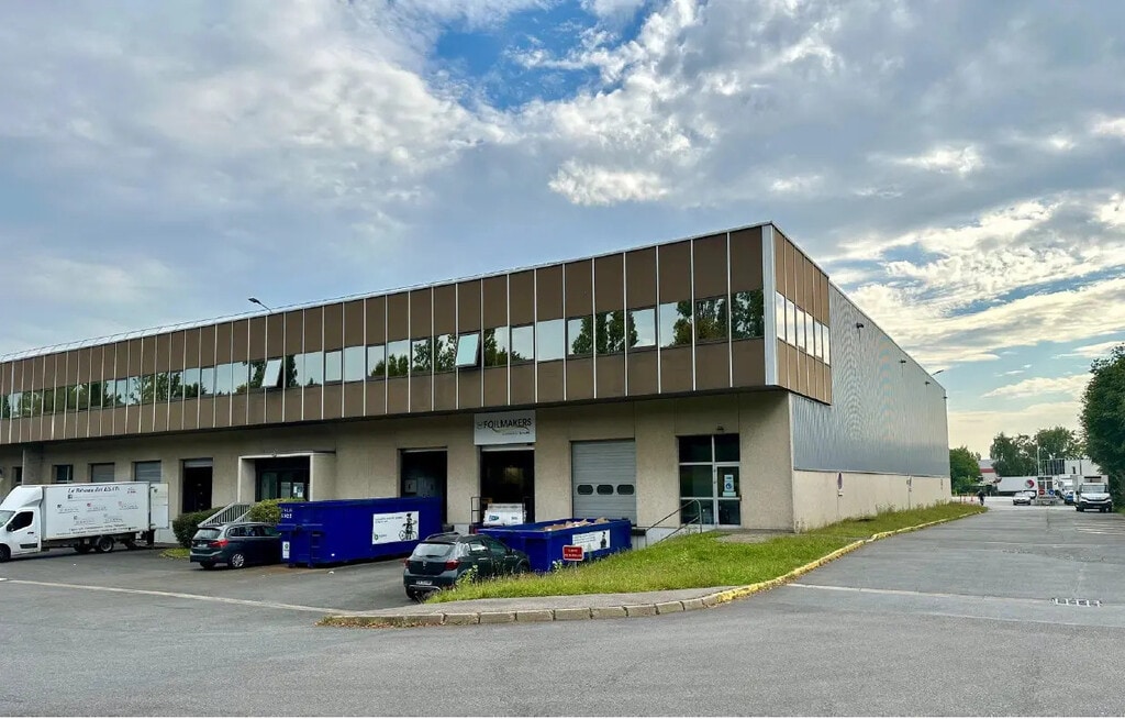 Location Entrepôt 1 351 m² - Photo 1