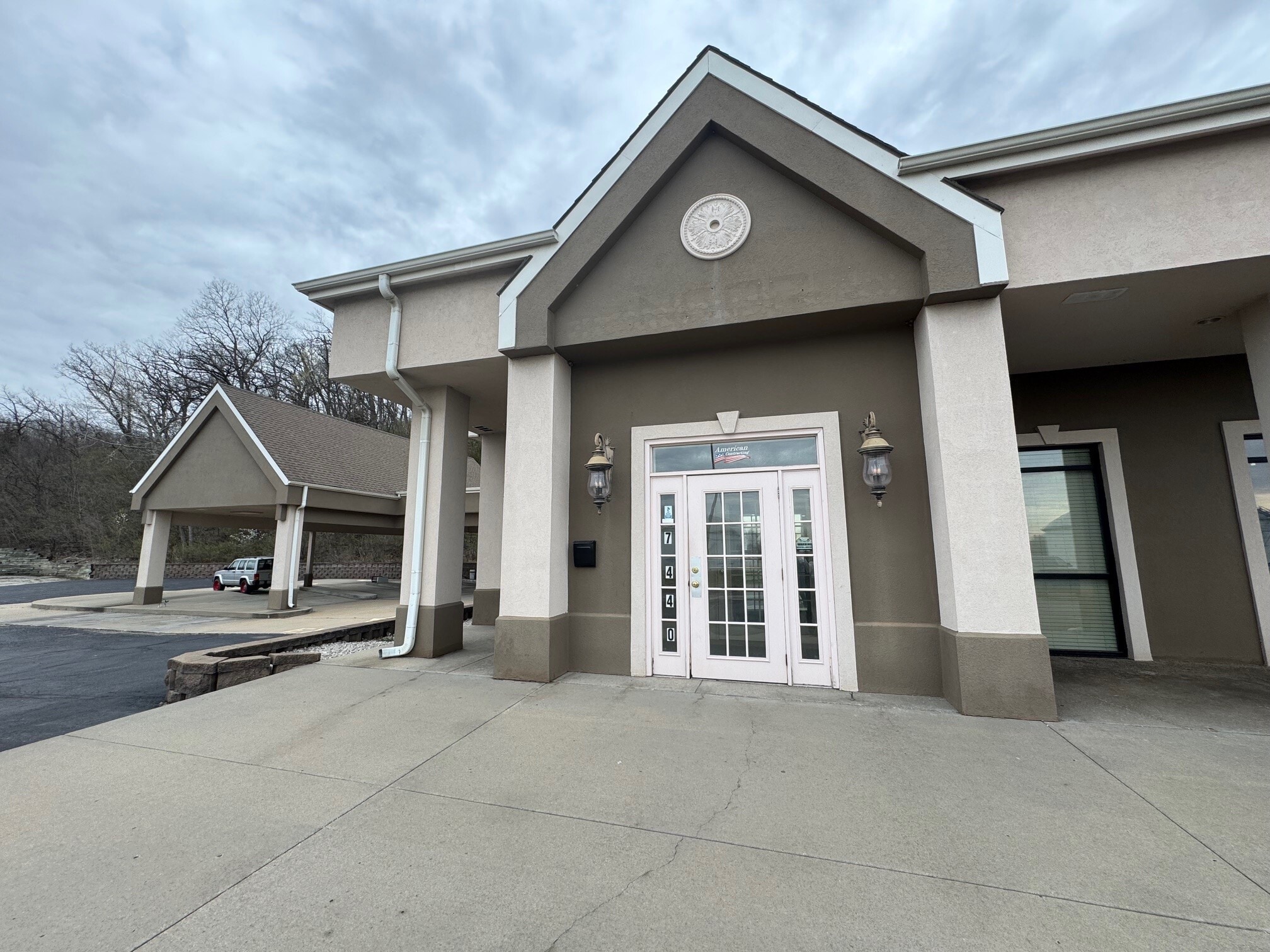 7400-7440 NW River Park Dr, Parkville, MO to rent Building Photo- Image 1 of 11