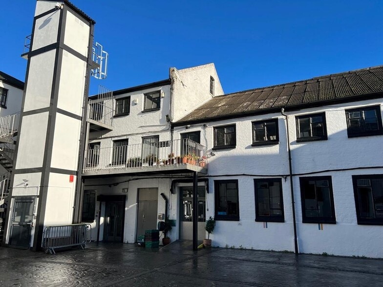 49-50 Eagle Wharf Rd, London to rent - Building Photo - Image 2 of 7