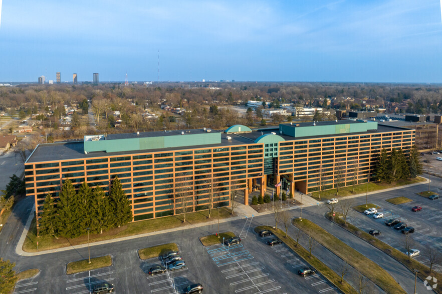 25300-25330 Telegraph Rd, Southfield, MI for rent - Building Photo - Image 3 of 45