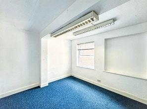 35 Carlton Cres, Southampton to rent Interior Photo- Image 1 of 2