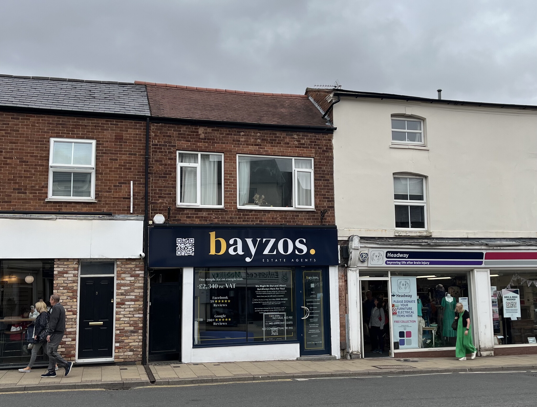 9 The Sq, Kenilworth to rent Building Photo- Image 1 of 8