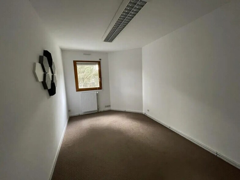 3 Rue De Carcouet, Nantes to rent - Building Photo - Image 2 of 7