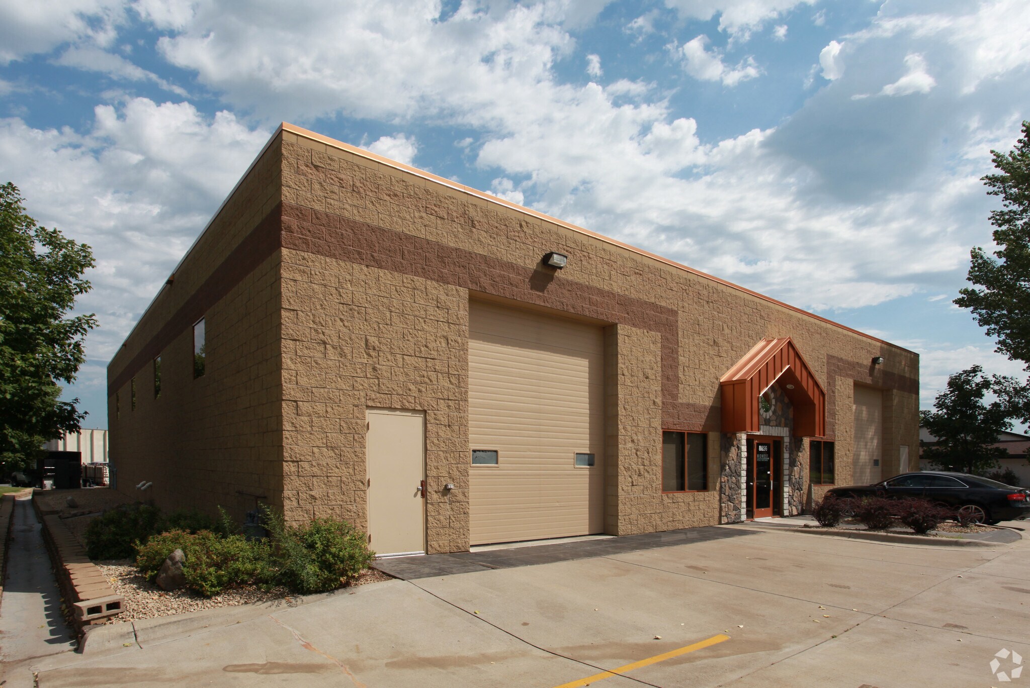 8856 N Zealand Ave, Brooklyn Park, MN for sale Primary Photo- Image 1 of 1