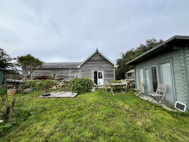 Barnett Way, Bryher to rent - Building Photo - Image 2 of 5