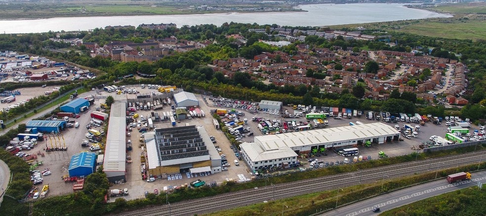 Botany Way, Purfleet to rent - Building Photo - Image 2 of 17
