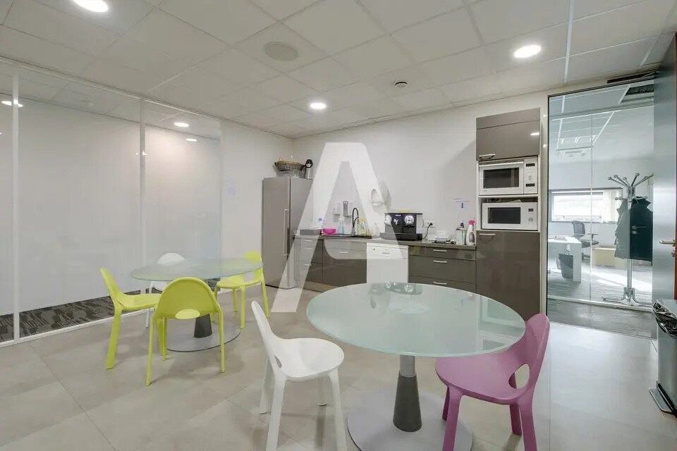 Light Industrial in Ivry-sur-Seine to rent Interior Photo- Image 1 of 6