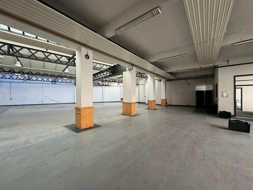 Light Industrial in Lyon to rent Interior Photo- Image 1 of 9