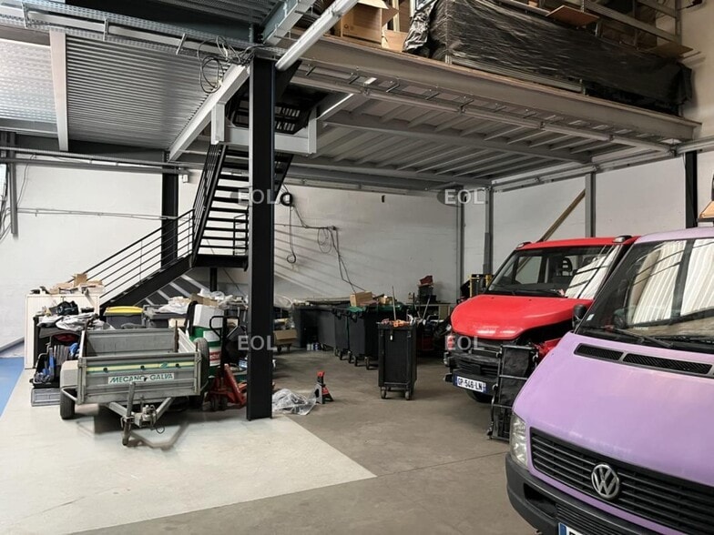 Light Industrial in SAINT-OUEN-L'AUMONE for sale - Interior Photo - Image 2 of 5