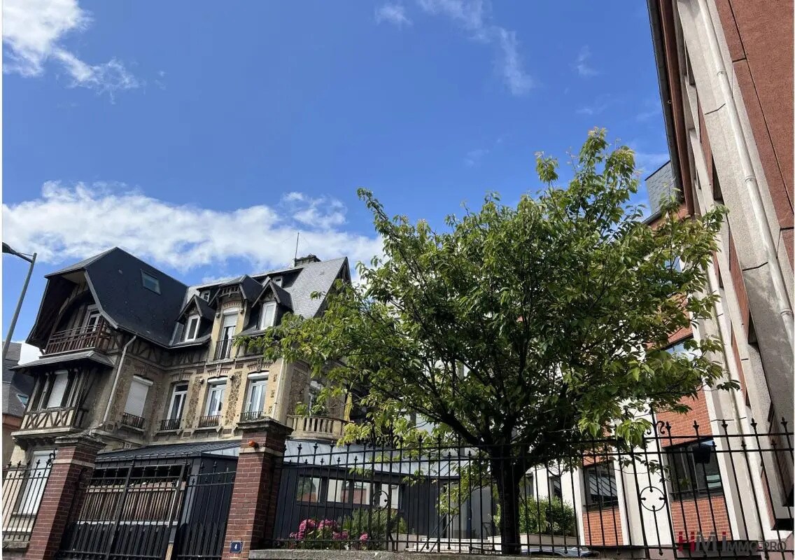 Office in Rouen to rent Building Photo- Image 1 of 7