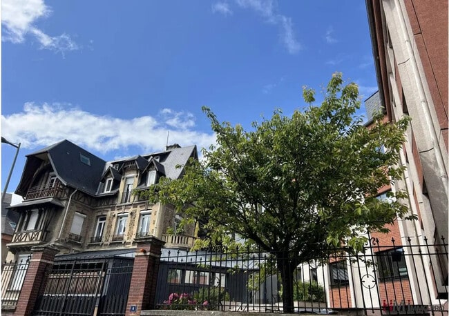 Location Bureaux 81 m²