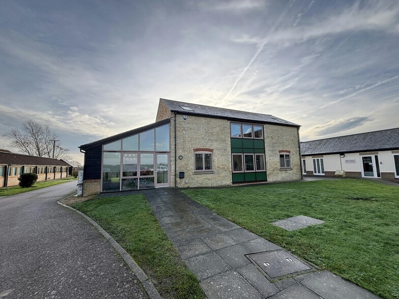 3 Dry Drayton Rd, Oakington to rent - Building Photo - Image 1 of 5