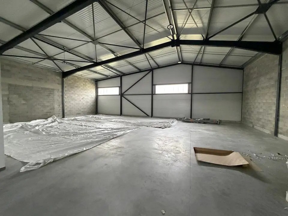 Location Entrepôt 269 m² - Photo 1