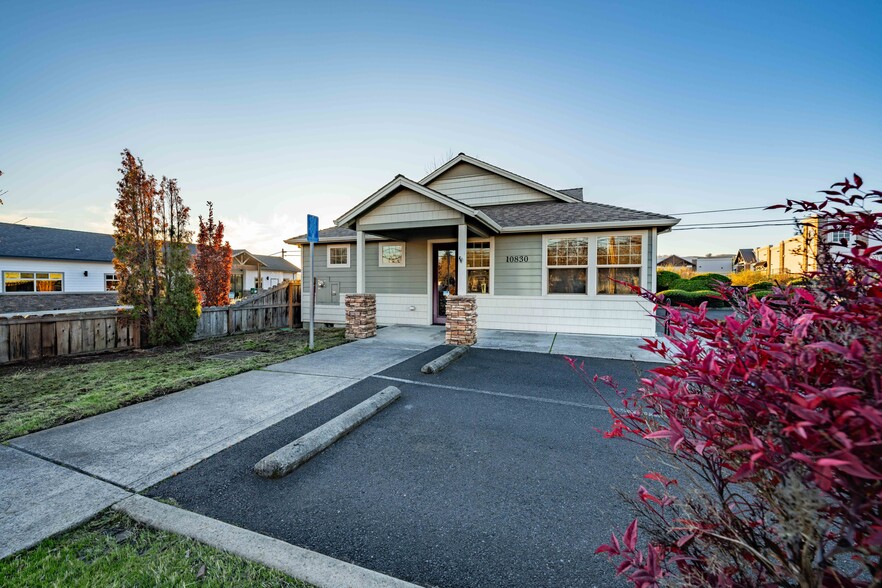 10830 Hwy 62 Highway 62, Eagle Point, OR for sale - Building Photo - Image 1 of 34