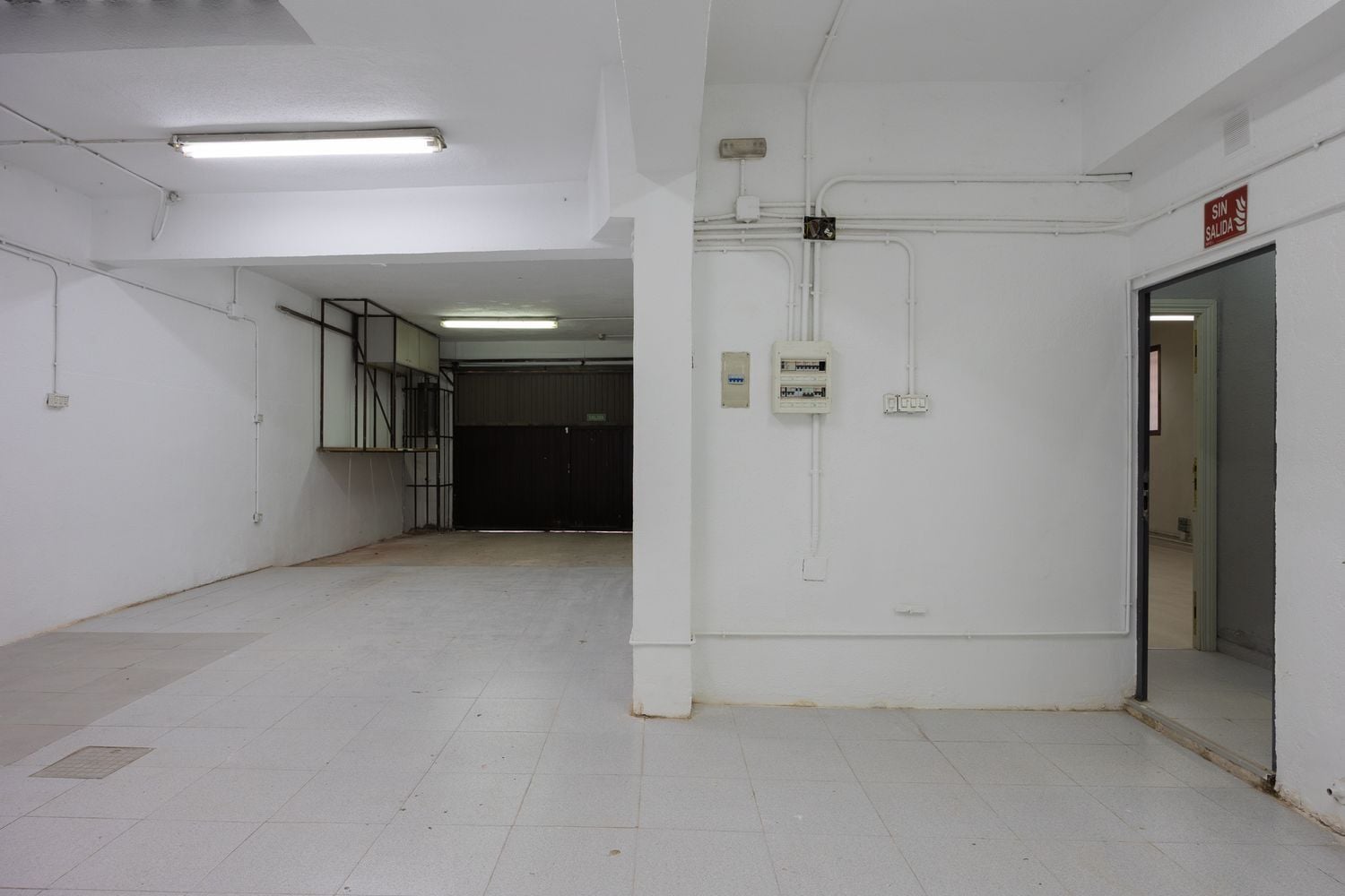 Retail in Madrid, Madrid to rent Interior Photo- Image 1 of 11