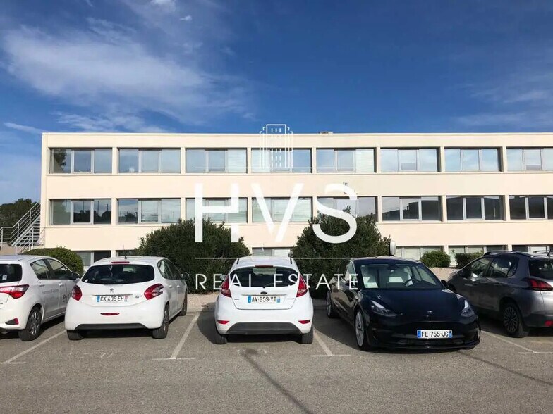 Office in Aix-en-Provence to rent - Building Photo - Image 2 of 5