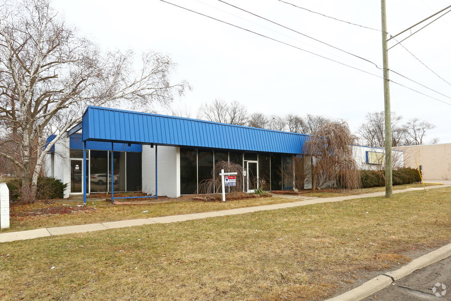 25200 W 6 Mile Rd, Redford, MI for sale - Primary Photo - Image 1 of 1