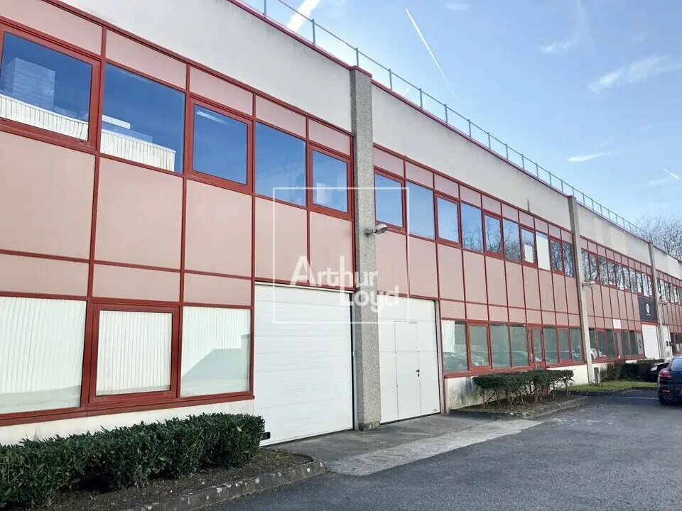Light Industrial in Savigny-le-Temple to rent Primary Photo- Image 1 of 6