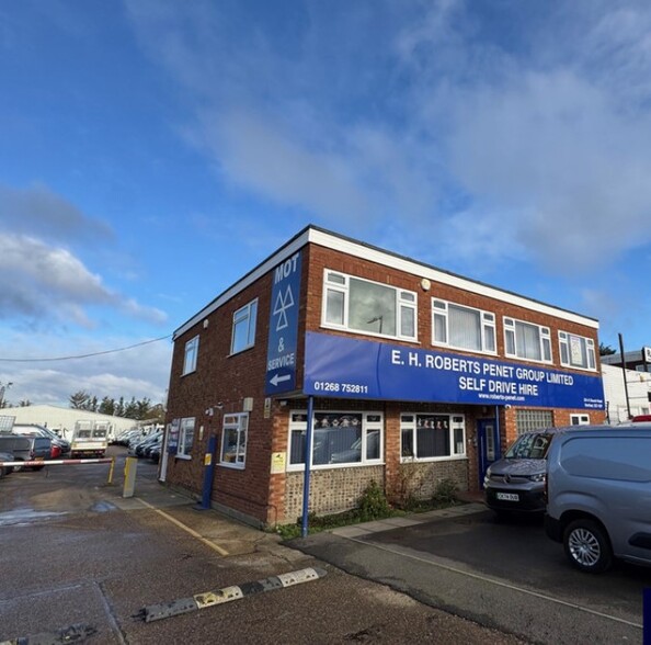 251-255 Church Rd, Benfleet for rent - Primary Photo - Image 1 of 1