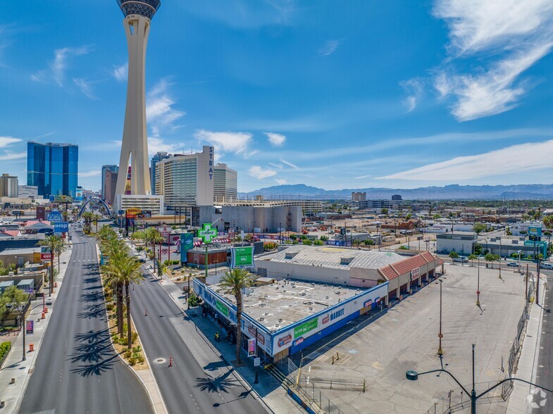 1700 S Las Vegas Blvd, Las Vegas, NV for sale - Aerial - Image 3 of 11