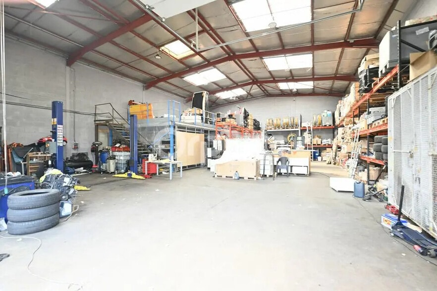 Light Industrial in Feyzin for sale - Interior Photo - Image 2 of 12