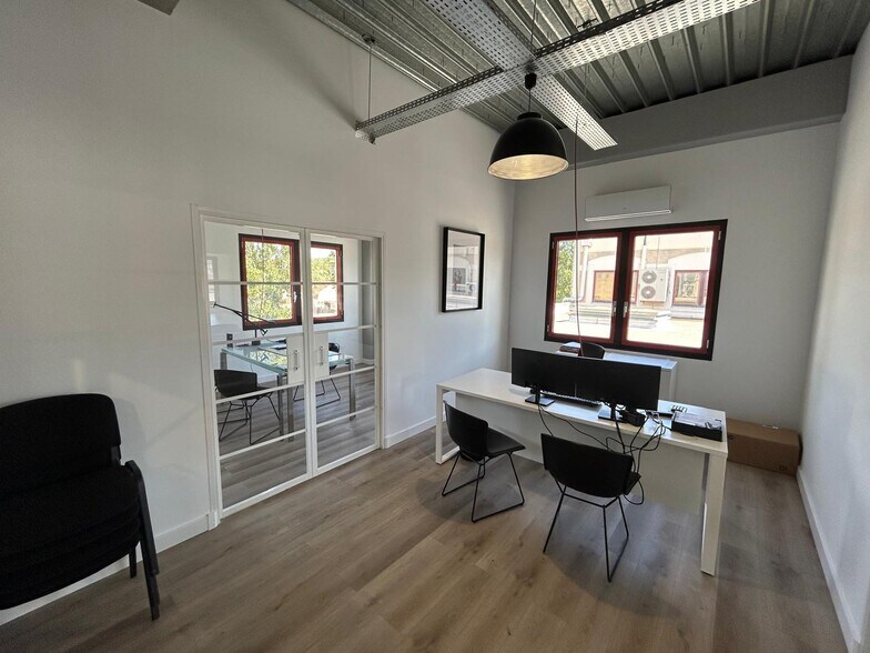 Chemin De L'Aumone-Vieille, Aubagne to rent - Interior Photo - Image 3 of 7