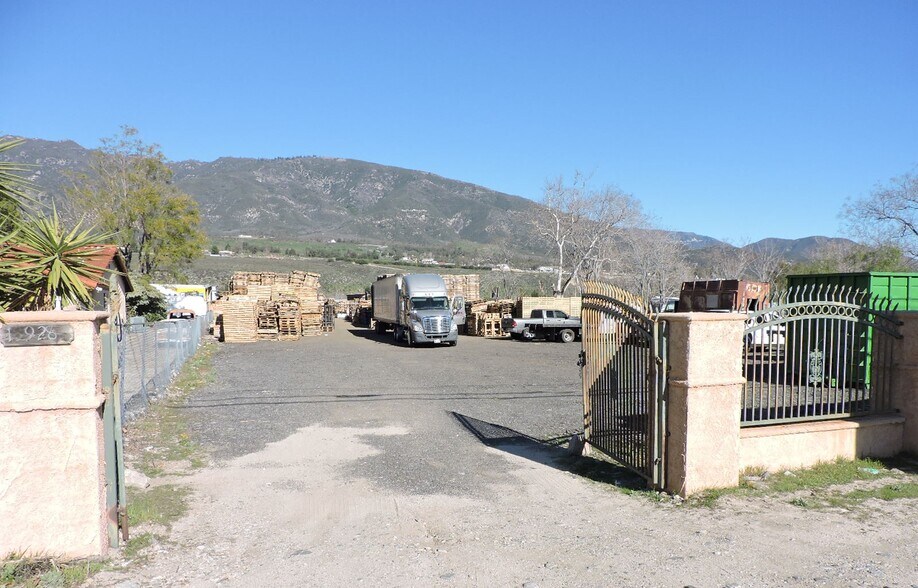 18928 Cajon Blvd, San Bernardino, CA for rent - Primary Photo - Image 2 of 14