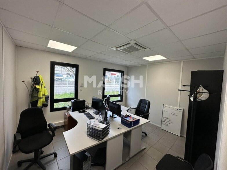 Light Industrial in Mions to rent - Building Photo - Image 3 of 7