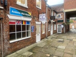 2 Shaws Walk, Andover to rent Building Photo- Image 1 of 1