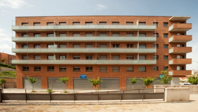 Retail in Manresa, Barcelona to rent Primary Photo- Image 1 of 2