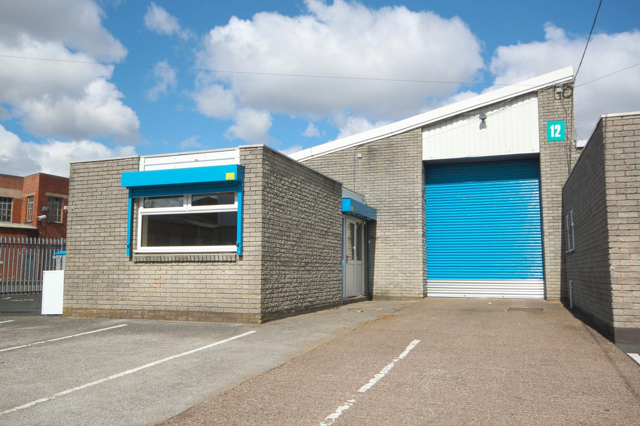 Mucklow Hl, Halesowen to rent Building Photo- Image 1 of 24