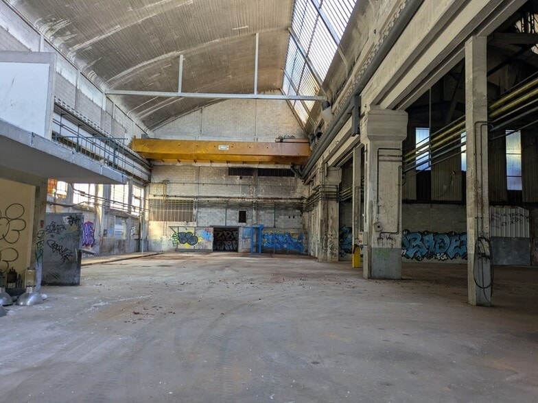 Industrial in Givors to rent - Building Photo - Image 2 of 9