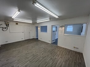Mimram Rd, Hertford to rent Interior Photo- Image 2 of 10