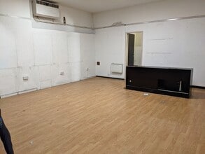 43 The Kingsway, Swansea to rent Interior Photo- Image 2 of 3