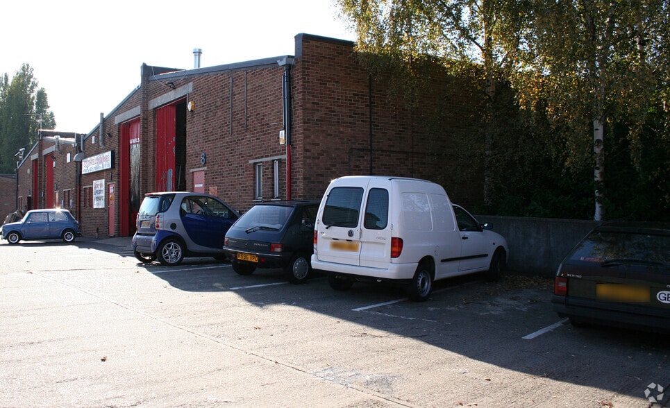 Glenville Mews, London to rent - Building Photo - Image 2 of 16